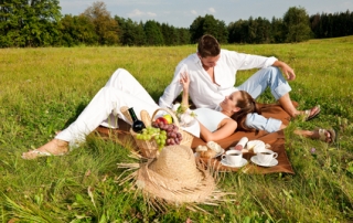 Picnic - Romantic couple in spring nature